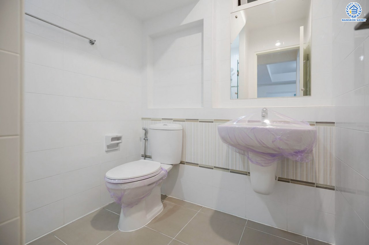 บ้านเดี่ยวมือสองนนทบุรี โครงการ ชัยพฤกษ์ ปิ่นเกล้า-กาญจนาฯ ถนนเมน วิวสวย หลังมุม จากแบรนด์คุณภาพ LH เนื้อที่ 75.8 ตร.ว. ฟังก์ชัน 3 ห้องนอน 3 ห้องน้ำ 1 ห้องอเนกประสงค์ จอดรถได้ 2 คัน บนทำเลศักยภาพ ใกล้เซ็นทรัลเวสต์เกต ทางด่วน "กาญจนาภิเษก" รถไฟฟ้าสายสีม่วง "สถานีตลาดบางใหญ่"